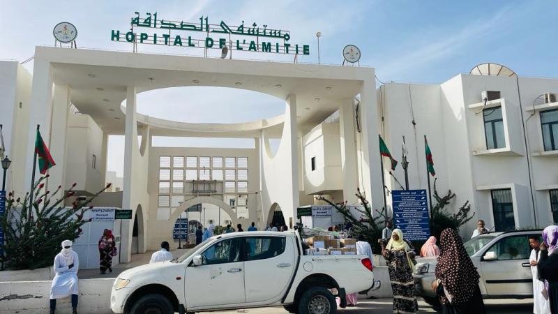 وصول جثمان رضيعة توفيت في ظروف غامضة الى مستشفى الصداقة