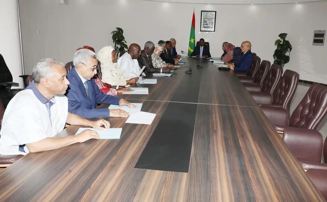 الوزير الأول يحث اللجنة المستقلة للإنتخابات على ضرورة تفادي اخطاء الاستحقاقات الانتخابية الماضية