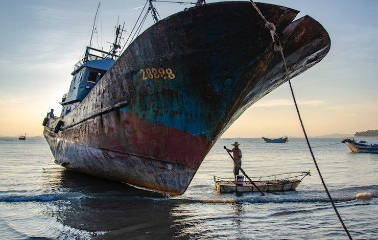 نصادم بحري قبالة نواذيبو يؤدي لغرق باخرة وإنقاذ 21 بحارًا