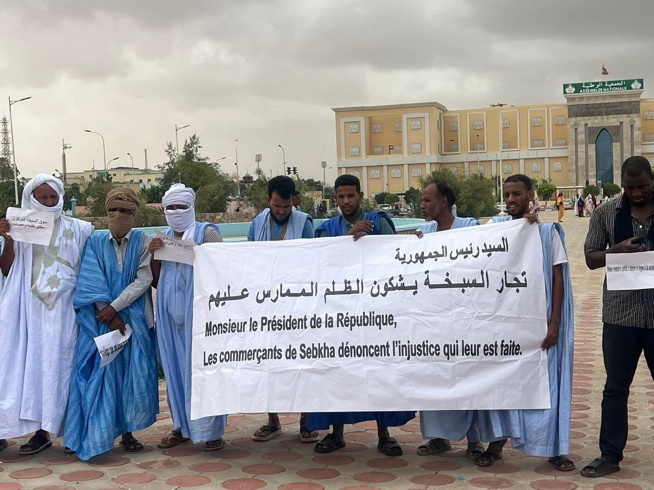 نجار سوق السبخة يجددون احتجاجهم ويطالبون بإنهاء الإغلاق