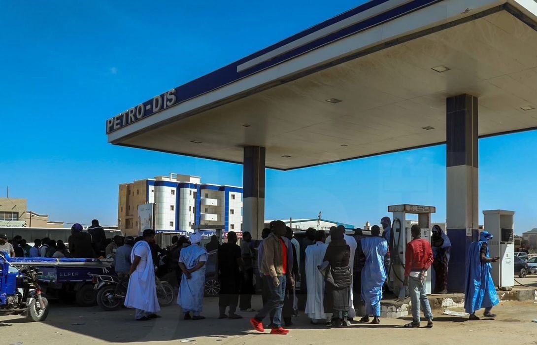 رغم تطمينات الحكومة.. أزمة البنزين تشل نواكشوط والطوابير تفضح واقع الإمدادات