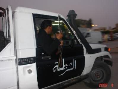 شرطةتوجنين توقف سيدة بعد قيامها بقضية جمع صور ووثائق مواطنين