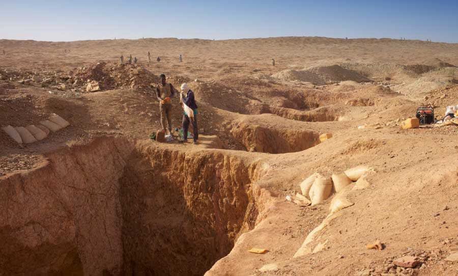 موريتانيا : وفاة منقب وإصابة آخر إثر انهيار بئر في الشكات